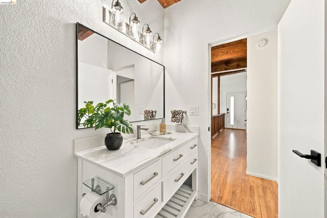6064 Colton Blvd, Oakland, CA 94611