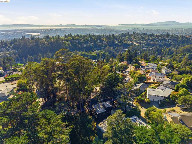 6064 Colton Blvd, Oakland, CA 94611