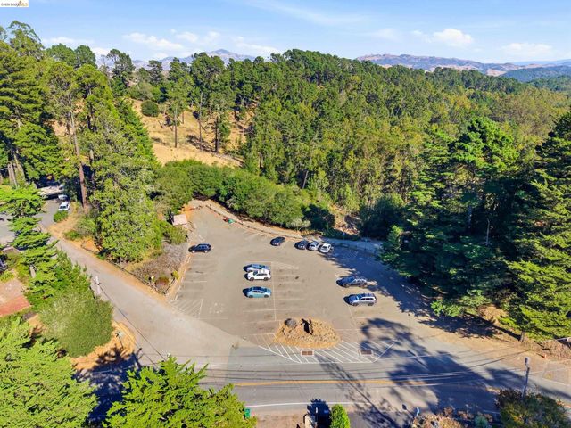 6064 Colton Blvd, Oakland, CA 94611