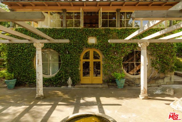 405 Toro Canyon Road, Carpinteria, CA 93013