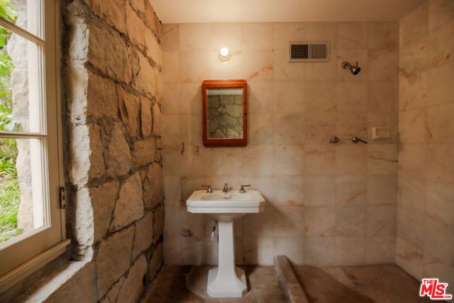 405 Toro Canyon Road, Carpinteria, CA 93013