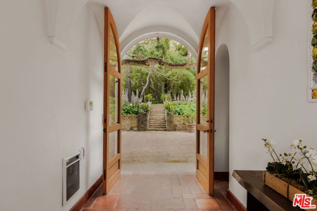 405 Toro Canyon Road, Carpinteria, CA 93013