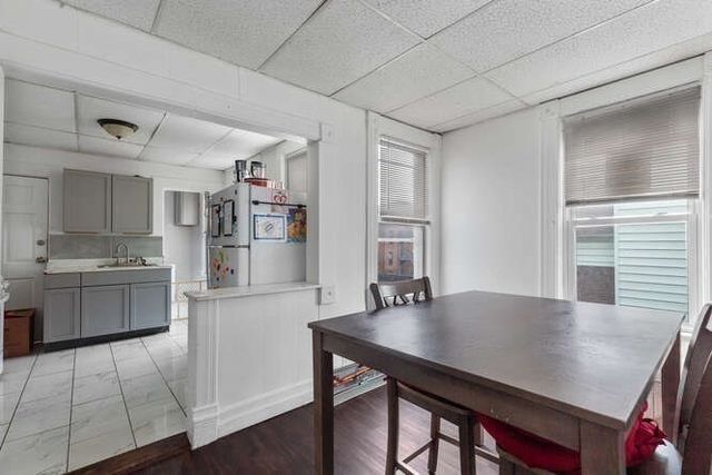 24 Adams St, Springfield, MA 01105
