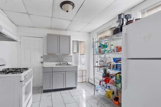 24 Adams St, Springfield, MA 01105