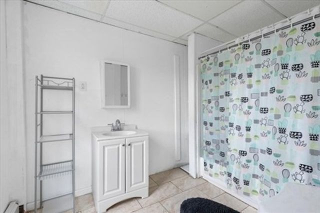 24 Adams St, Springfield, MA 01105