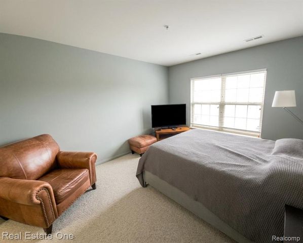 478 Village Lane, Milford, MI 48381