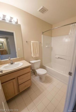 478 Village Lane, Milford, MI 48381