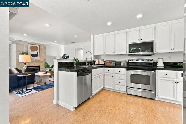 364 Flaming Oak Dr, Pleasant Hill, CA 94523