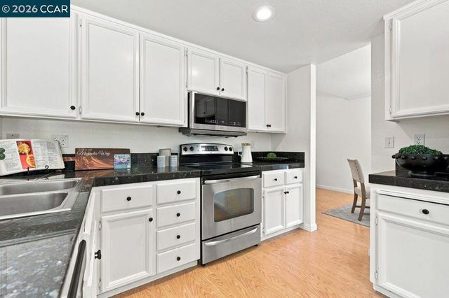 364 Flaming Oak Dr, Pleasant Hill, CA 94523