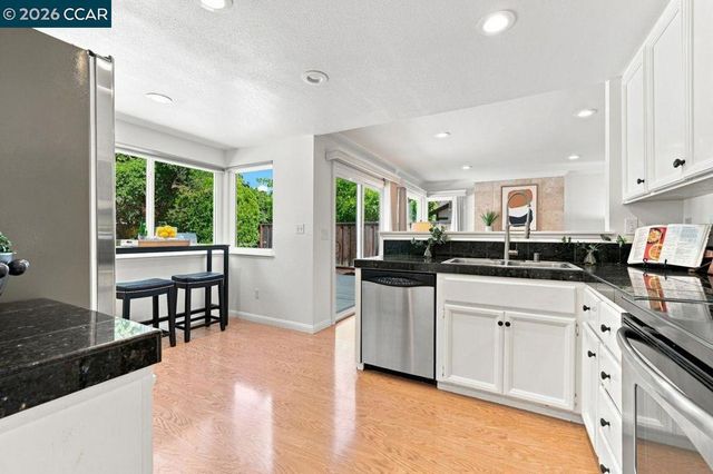 364 Flaming Oak Dr, Pleasant Hill, CA 94523