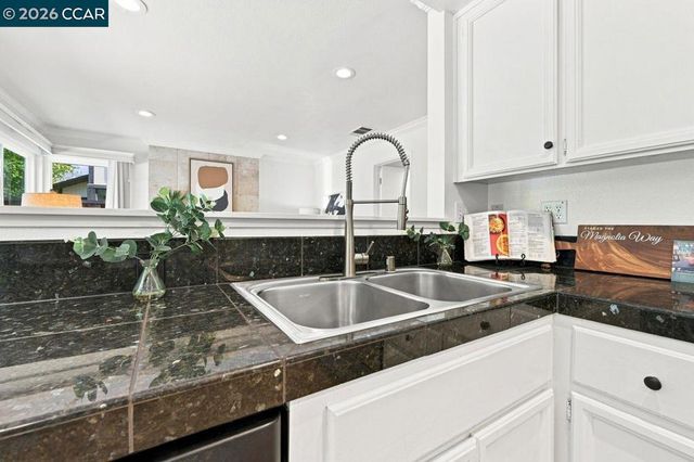 364 Flaming Oak Dr, Pleasant Hill, CA 94523