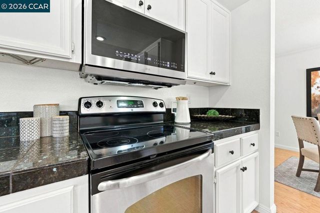 364 Flaming Oak Dr, Pleasant Hill, CA 94523