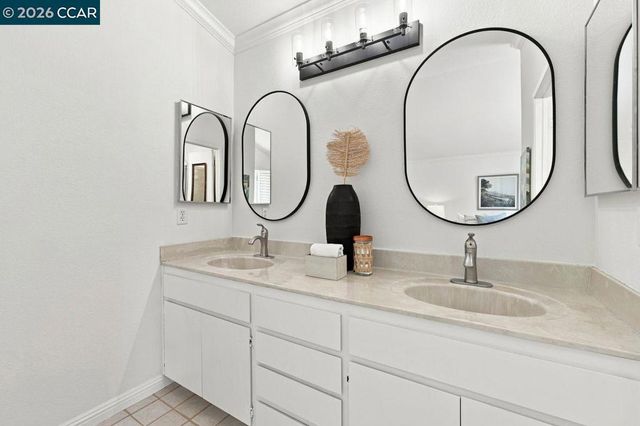 364 Flaming Oak Dr, Pleasant Hill, CA 94523