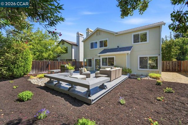 364 Flaming Oak Dr, Pleasant Hill, CA 94523