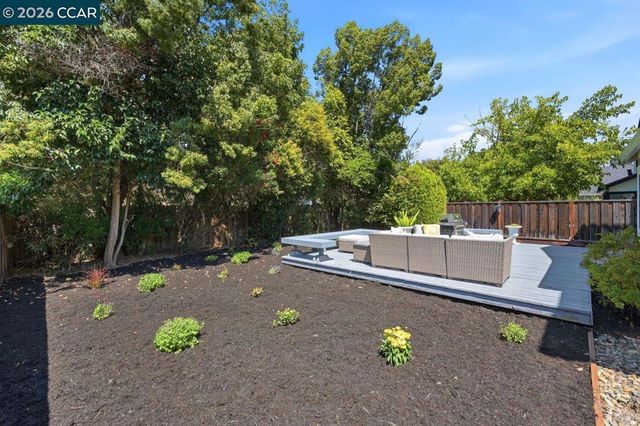364 Flaming Oak Dr, Pleasant Hill, CA 94523