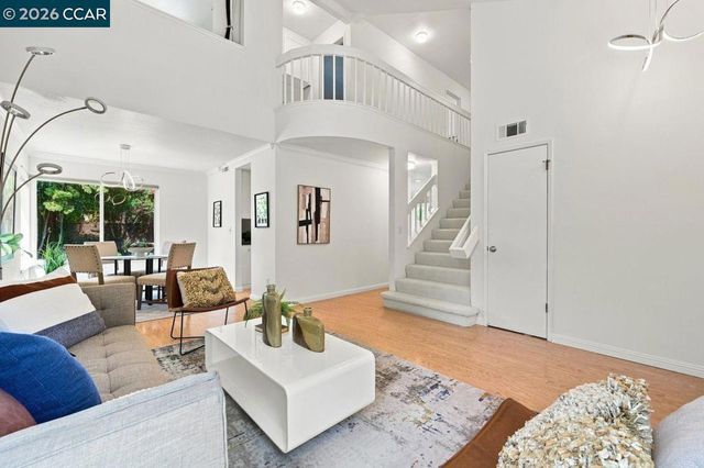 364 Flaming Oak Dr, Pleasant Hill, CA 94523