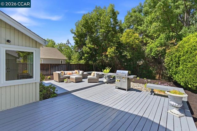364 Flaming Oak Dr, Pleasant Hill, CA 94523