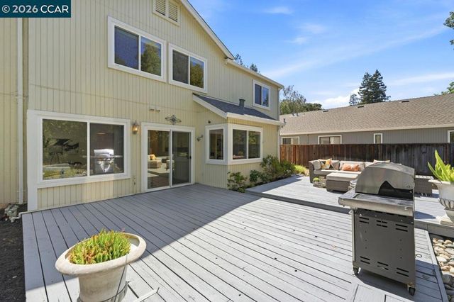 364 Flaming Oak Dr, Pleasant Hill, CA 94523