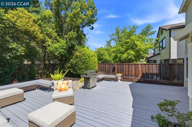 364 Flaming Oak Dr, Pleasant Hill, CA 94523