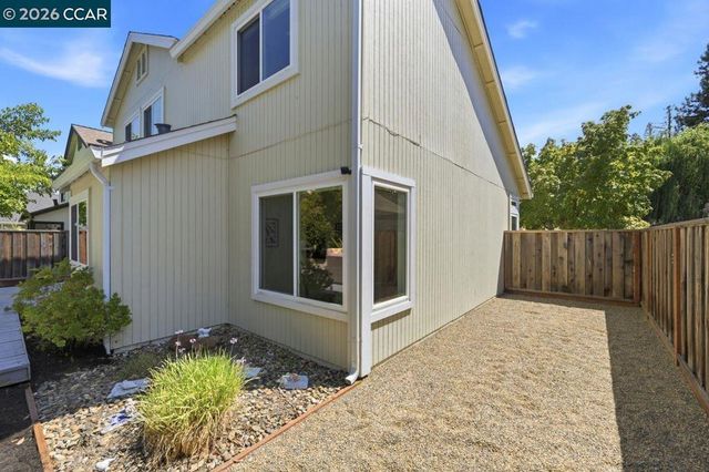 364 Flaming Oak Dr, Pleasant Hill, CA 94523