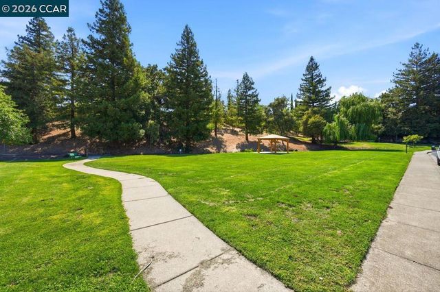 364 Flaming Oak Dr, Pleasant Hill, CA 94523