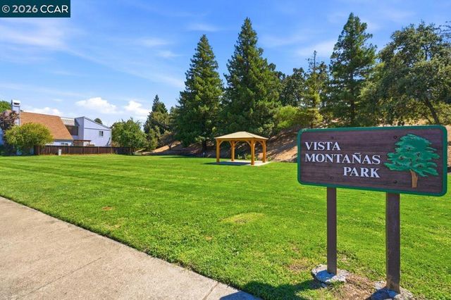364 Flaming Oak Dr, Pleasant Hill, CA 94523