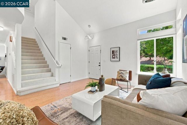 364 Flaming Oak Dr, Pleasant Hill, CA 94523