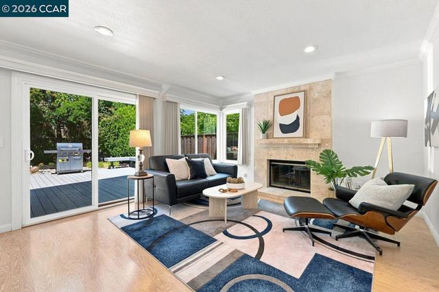 364 Flaming Oak Dr, Pleasant Hill, CA 94523