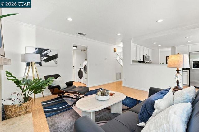364 Flaming Oak Dr, Pleasant Hill, CA 94523