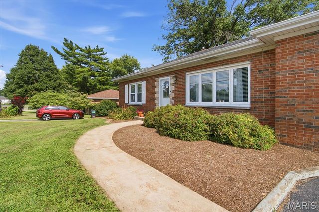 14 Circle Drive, Fairview Heights, IL 62208