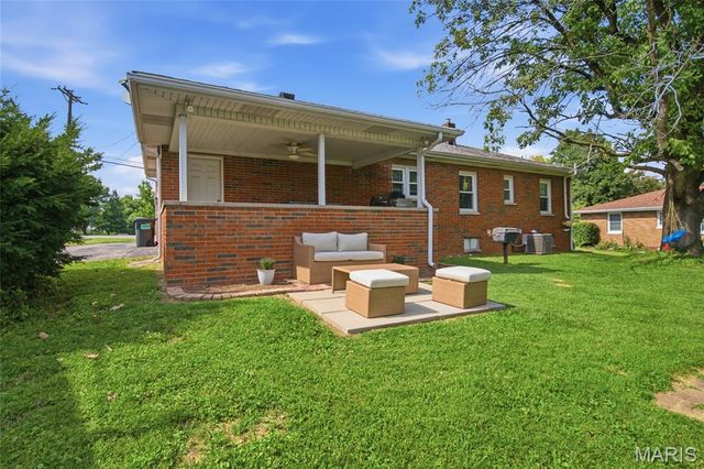 14 Circle Drive, Fairview Heights, IL 62208