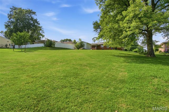 14 Circle Drive, Fairview Heights, IL 62208