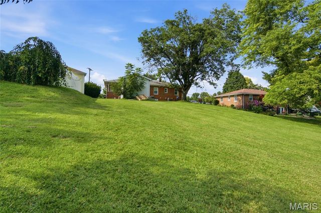14 Circle Drive, Fairview Heights, IL 62208
