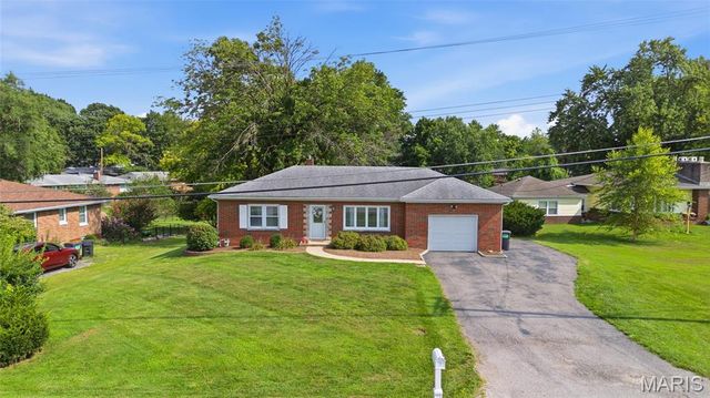 14 Circle Drive, Fairview Heights, IL 62208