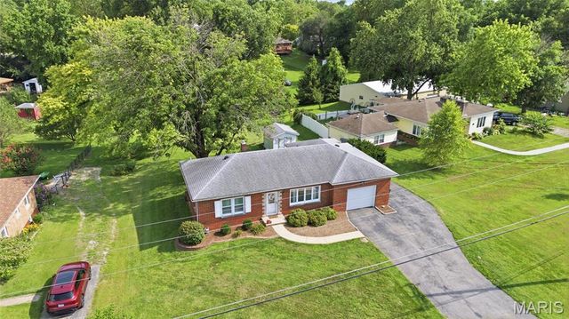14 Circle Drive, Fairview Heights, IL 62208