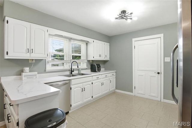 14 Circle Drive, Fairview Heights, IL 62208