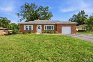 14 Circle Drive, Fairview Heights, IL 62208
