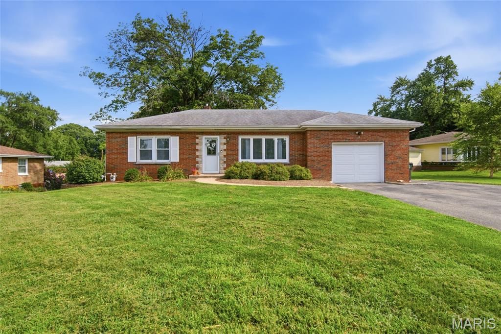14 Circle Drive, Fairview Heights, IL 62208
