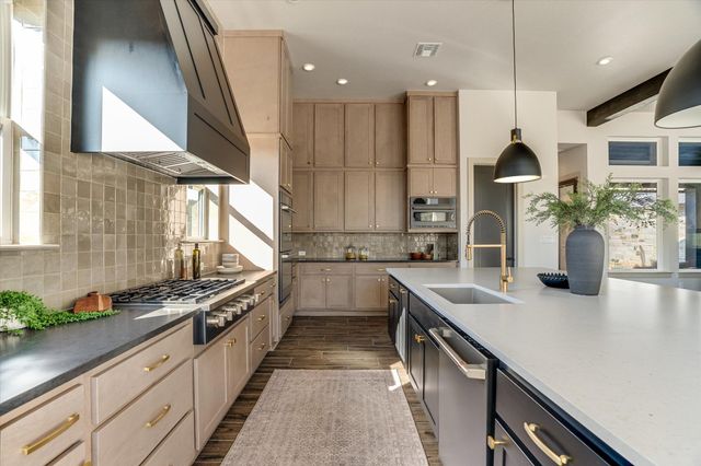 202 Brown Saddle CV, Driftwood, TX 78619