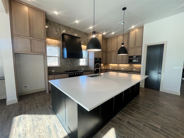 202 Brown Saddle CV, Driftwood, TX 78619