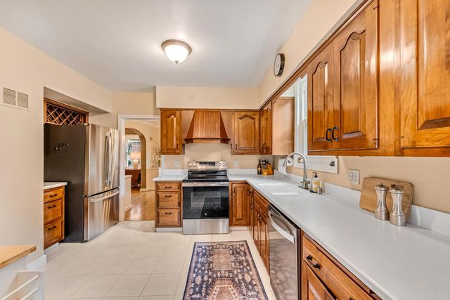 4760 N Woodburn STREET, Whitefish Bay, WI 53211