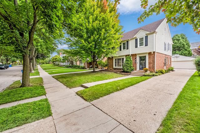 4760 N Woodburn STREET, Whitefish Bay, WI 53211