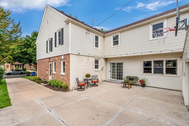 4760 N Woodburn STREET, Whitefish Bay, WI 53211