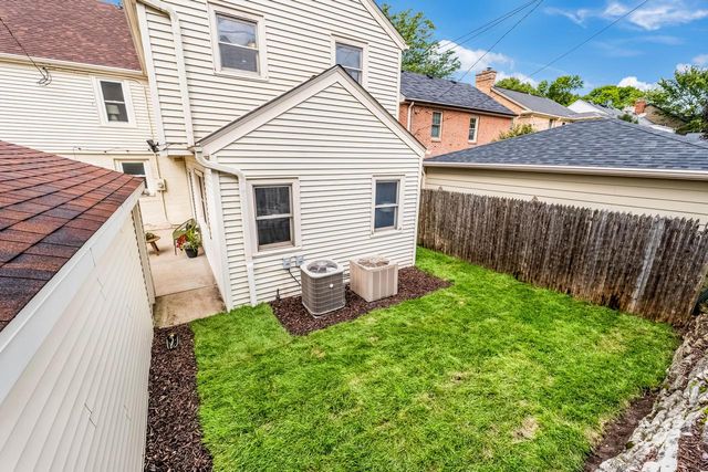 4760 N Woodburn STREET, Whitefish Bay, WI 53211