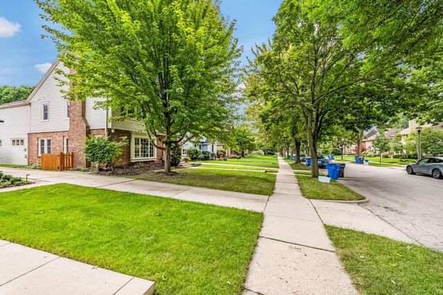4760 N Woodburn STREET, Whitefish Bay, WI 53211