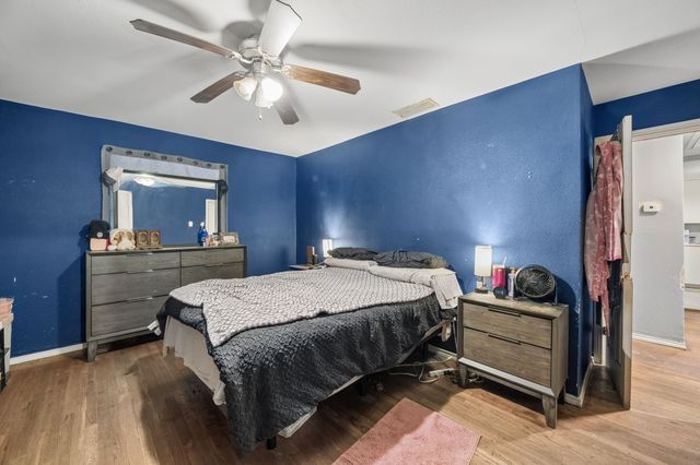 1108 S Edgefield Avenue, Dallas, TX 75208