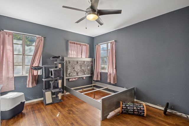 1108 S Edgefield Avenue, Dallas, TX 75208