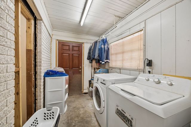 1108 S Edgefield Avenue, Dallas, TX 75208
