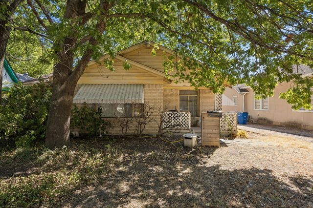 1108 S Edgefield Avenue, Dallas, TX 75208