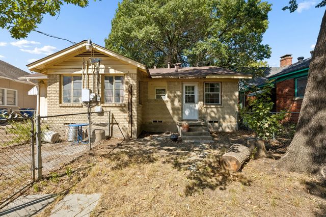 1108 S Edgefield Avenue, Dallas, TX 75208